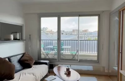 Rent of a 2-room apartment with a panoramic tower view, 42 m², 16th arrondissement, Paris, France